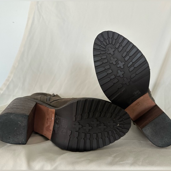 NWB JEAN MICHEL CAZABAT BROWN SUEDE GOLD BUCKLE ANKLE BOOTIE CHUNKY HEEL 9 - Picture 5 of 8